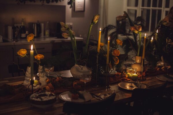 pexels-photo-10810990-10810990 Inviting candlelit dinner table with elegant decor and warm atmosphere.